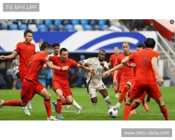 国家队关键战逆转取胜主帅调整战术引发热议赛后阵容与年轻球员表现